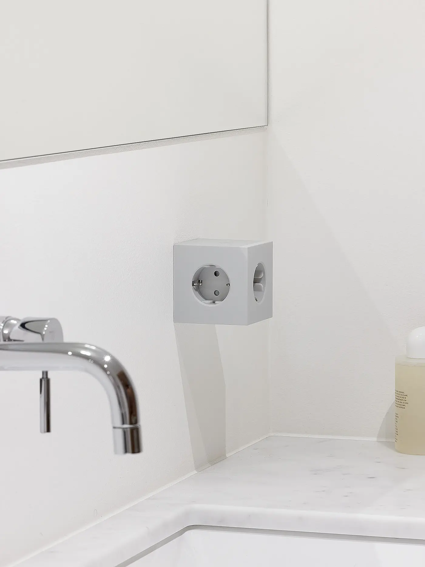 AVOLT | Mehrfachsteckdose Square 2 F Grey | 